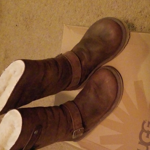 UGGS boots - Picture 1 of 2